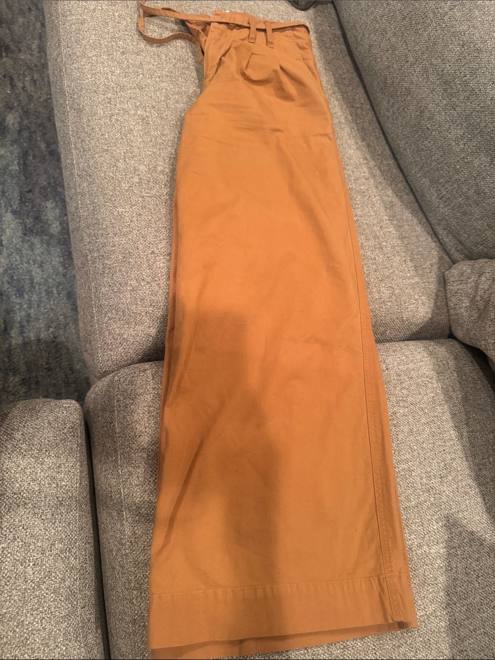 High-Waist pants in Camel